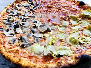 Crunchy Pizza Quattro Stagioni.