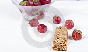 Crunchy rice bar with strawberry