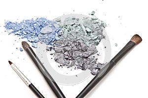 Crushed eyeshadow with makeup brushes