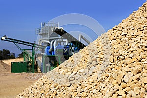 Crushed pound stone mound quarry