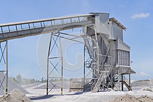 Crushing plant and limestone mine