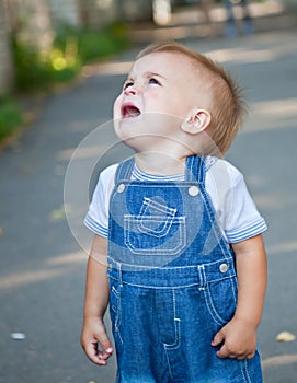 A crying boy lost in the street