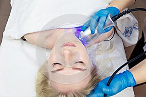 Cryo care for the skin of the face and neck in the beauty parlor.