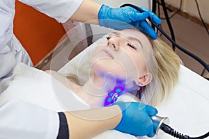 Cryo care for the skin of the face and neck in the beauty parlor.