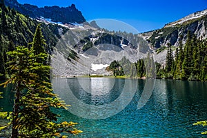 Crystal Clear Snow Lake Views, Mt Rainier National Park, Washington