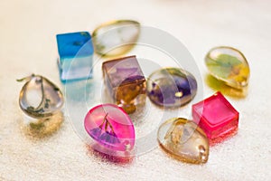 Crystals made of epoxy resin