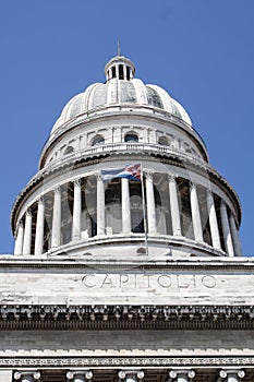 Cuban flag on El Capitolio