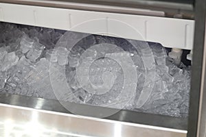 the cube ice in ice making machine