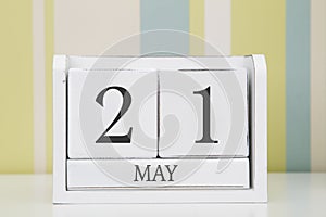 Cube shape calendar for MAY 21