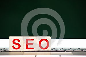 cubes with the acronym SEO for search engine optimization