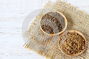 Cumin powder and seeds