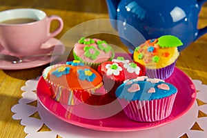 Cup cakes with tea