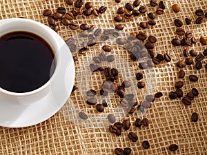 Taza de café a horneado granos de café 