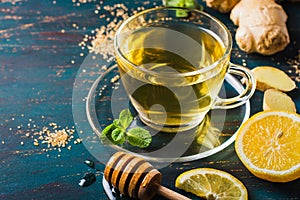 Tasse aus Ingwer Tee zitrone a Honig 