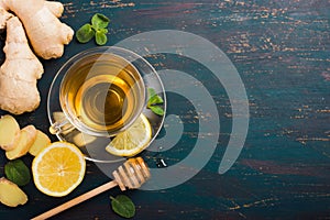 Tasse aus Ingwer Tee zitrone a Honig 