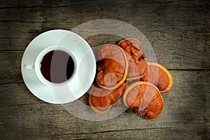 Cup of reishi tea and fresh Lingzhi mushroom.