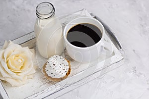 cupcake milk bottle coffe cup rose flower vintage wooden tray