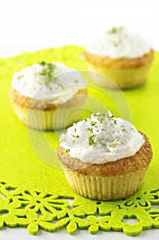 Cupcakes with coconut and lime