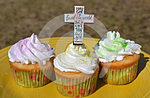 Cupcakes with an Easter message