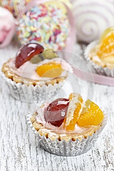 Cupcakes filled with fresh fruits.