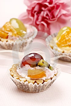 Cupcakes filled with fresh fruits.