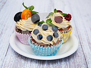 Cupcakes with fresh berries