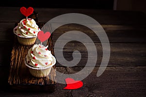 Cupcakes with red img