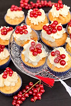 Cupcakes with white chocolate cream and redcurrants