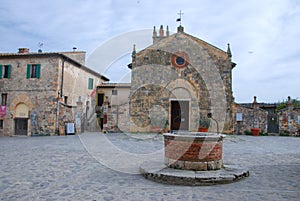 The curch and the waterwell of monteriggioni