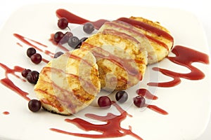 Curds pancakes with sauce