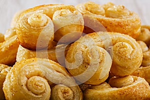 Curls puff pastry