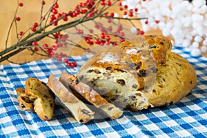 Currant bread with almond paste