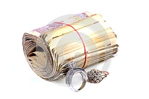 Currency bundle and rings