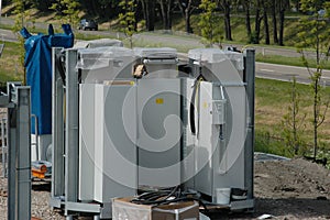 Current converter with control and safety cabinets for the installation of a windmill