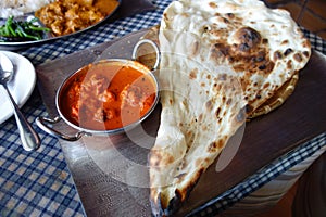 Curry chicken with naan bread
