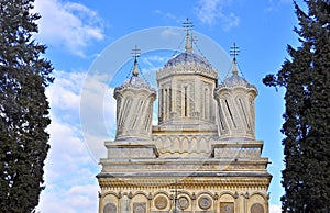 Curtea de Arges church top facade