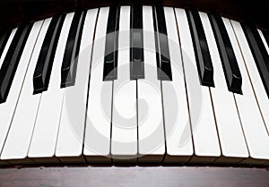 Curved piano keyboard