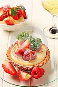 Custard tart with fruit