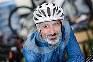 customer buying cycling helmet