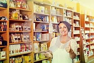 Ã¯Â»Â¿customer buying dietary supplements