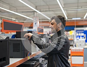 Customer choosing MFP Printer