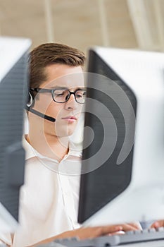 Customer service agent using computer