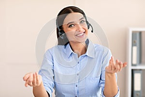 Customer Support Worker Lady Talking With Client Sitting In Office