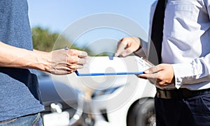 Customers and car insurance agents have entered into agreements and signed documents to claim compensation after a car crash