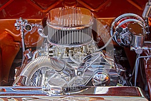 Customized V8 engine compartment
