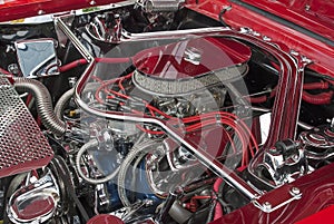 Customized V8 engine compartment