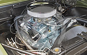 Customized V8 engine compartment