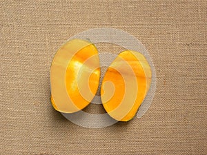Cut Mallika mango photo