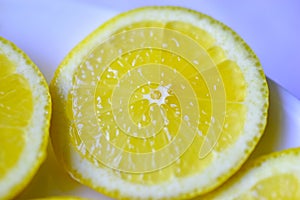 Cut the slices of ripe yellow lemons with sugar