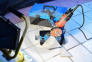 Cut tile by angle grinder with circular saw blade